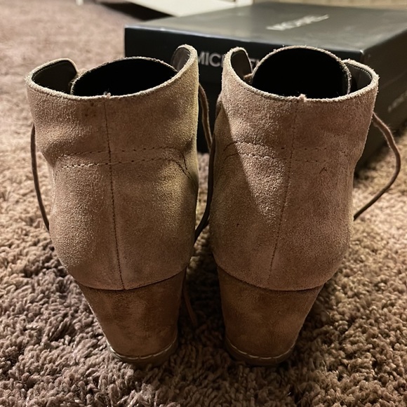 EUC Size 7 Women’s by Michael Shannon Rebeka Taupe Lace Up Wedge Bootie - Picture 11 of 15